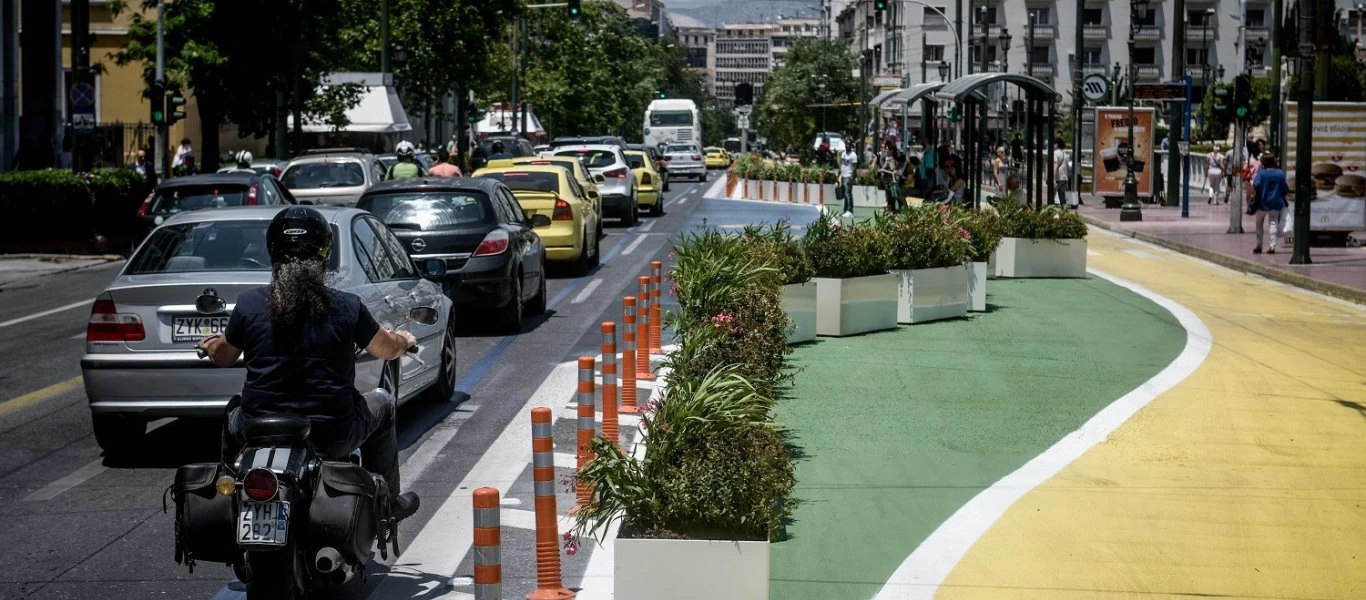 «Μεγάλος Περίπατος»: 2 εκατομμύρια ευρώ για ζαρντινιέρες & δέντρα(!) την ώρα που οι Έλληνες λιποθυμούν από την πείνα